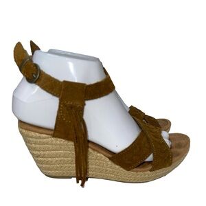 Minnetonka Women's Sandals 7 Brown Leather Upper Buckle Close Tassel Espadrille